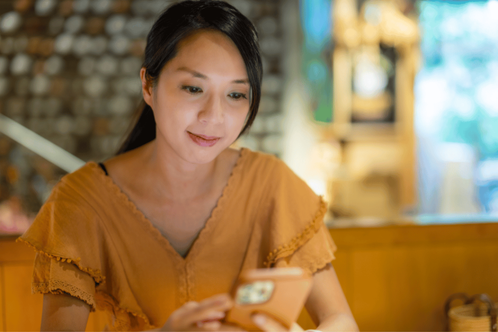 pay your virtual assistant receiving her pay